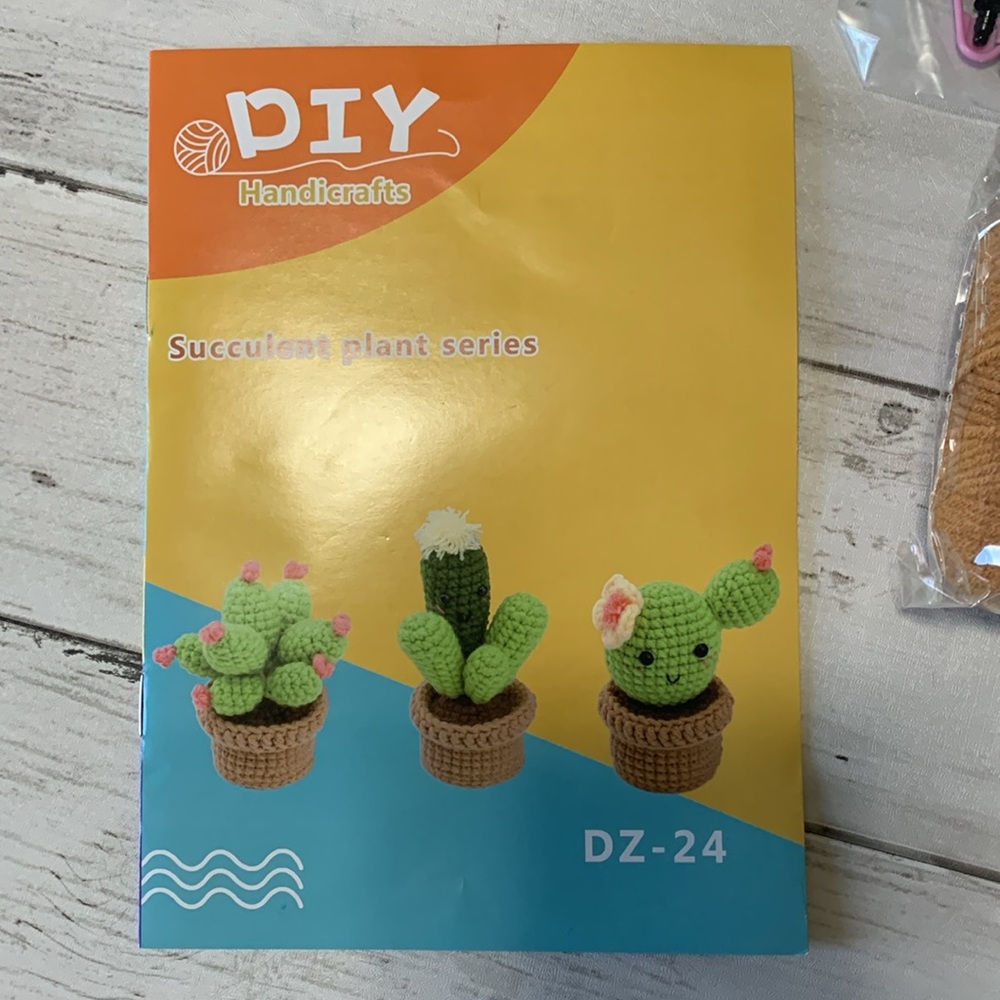 DIY Yarn succulent plant series - Picture 2 of 4